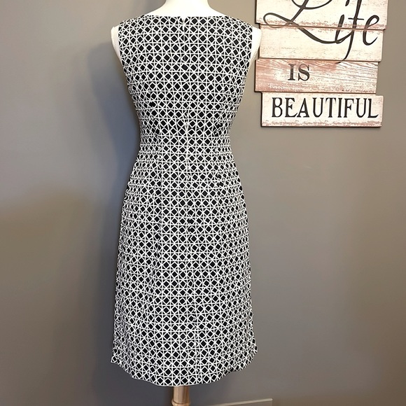 Talbots Petite Sleeveless Cocktail Dress. Size 2 - Picture 3 of 7